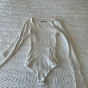 A&F Cream Sweetheart Bodysuit Longsleeve